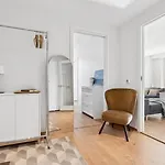 Seaside Promenade Strolls From A 2br Downtown דירה בודו