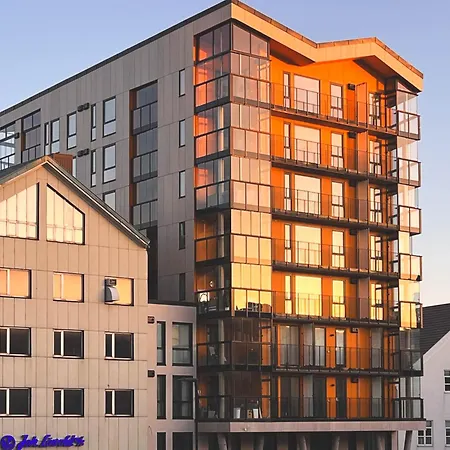 Seaside Promenade Strolls From A 2br Downtown Lägenhet