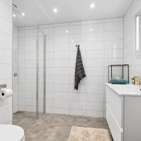 Seaside Promenade Strolls From A 2br Downtown Appartement