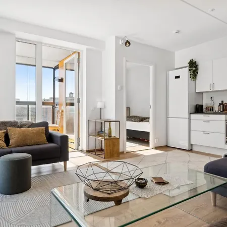 Seaside Promenade Strolls From A 2br Downtown Apartamento