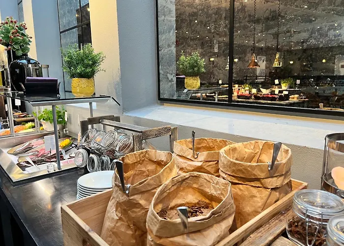 Seaside Promenade Strolls From A 2br Downtown Apartamento