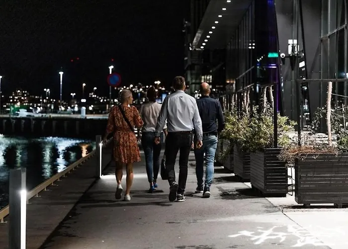 Seaside Promenade Strolls From A 2br Downtown Apartamento *