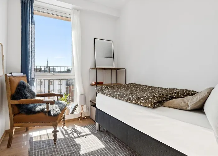 Seaside Promenade Strolls From A 2br Downtown Apartamento Bodø